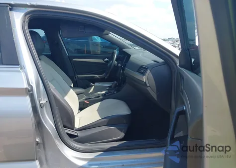 2019 Volkswagen Jetta 1.4T R-Line/1.4T S/1.4T Se z USA, uszkodzony, nr VIN 3VWC57BU1KM220221